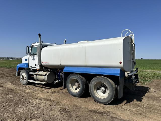 Image of Mack CH613 equipment image 3