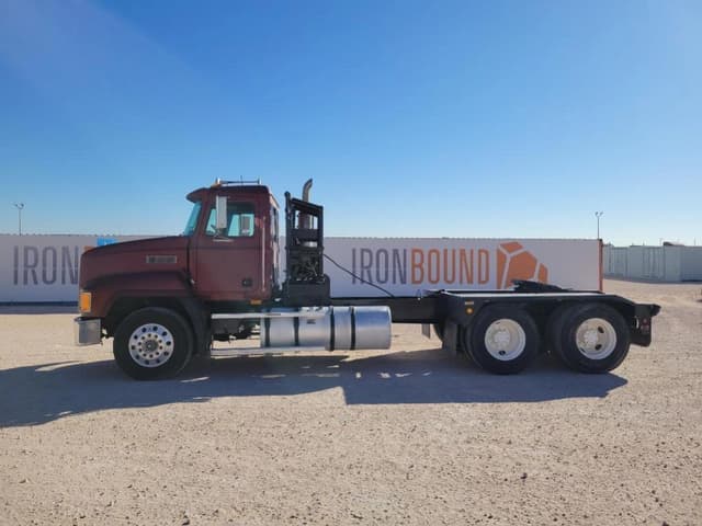 Image of Mack CH613 equipment image 1