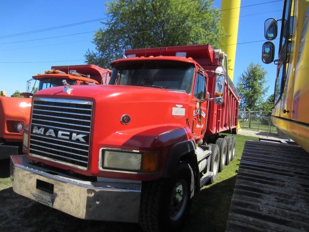 Main image Mack CL700