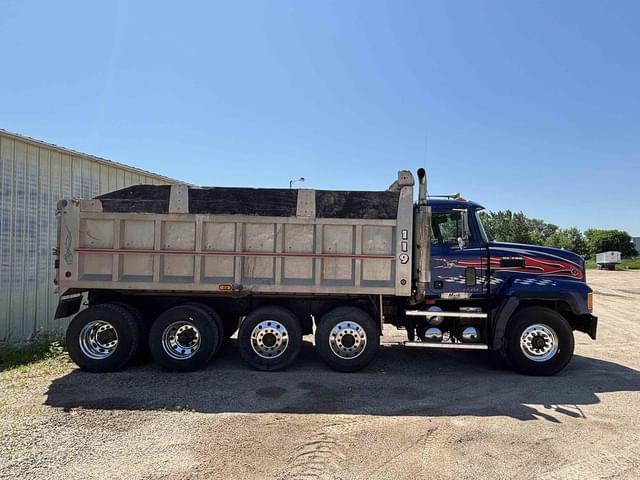 Image of Mack CL713 equipment image 4