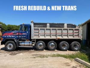 1997 Mack CL713 Image