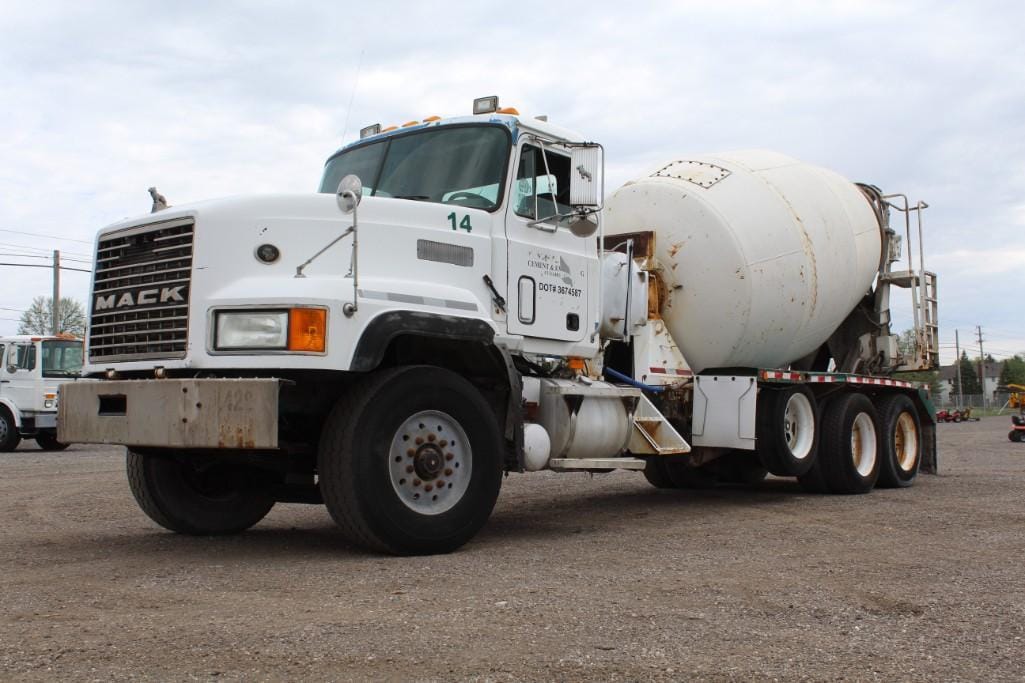 Main image Mack CL713