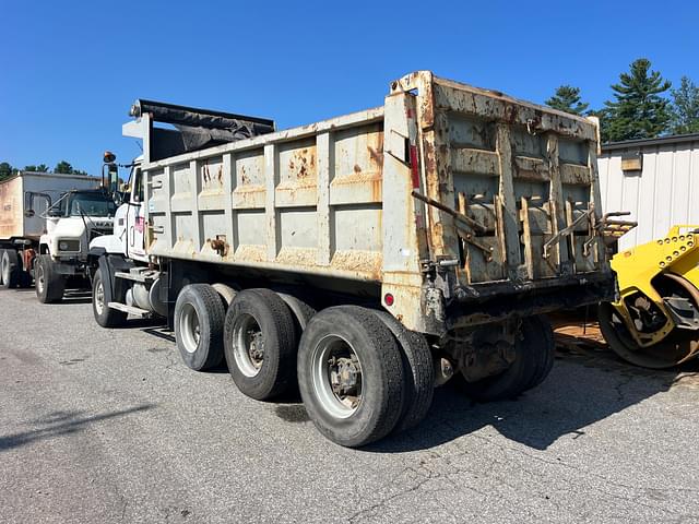 Image of Mack CL713 equipment image 2