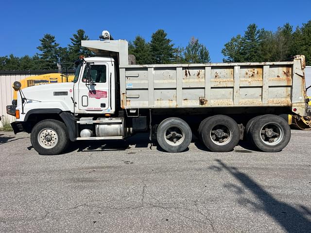 Image of Mack CL713 equipment image 1