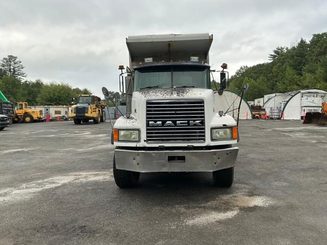 Image of Mack CL713 equipment image 3