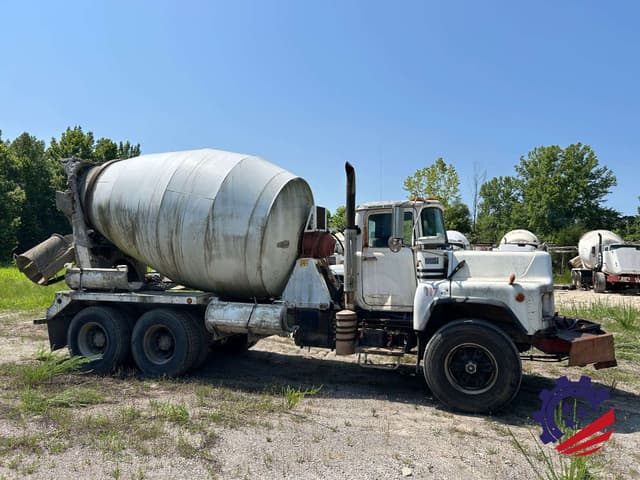 Image of Mack DM equipment image 1