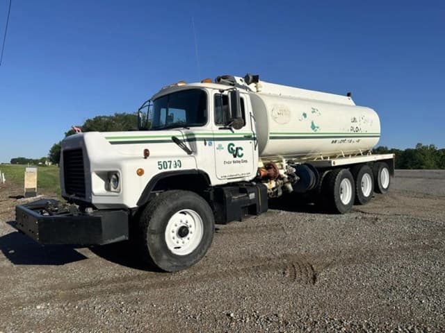 Image of Mack DM690S equipment image 4