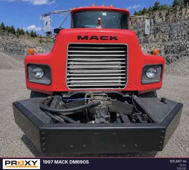 Image of Mack DM690S equipment image 3