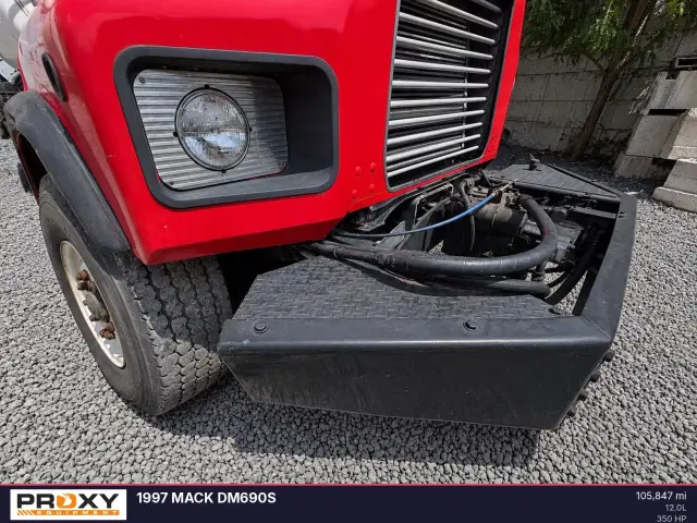 Image of Mack DM690S equipment image 4