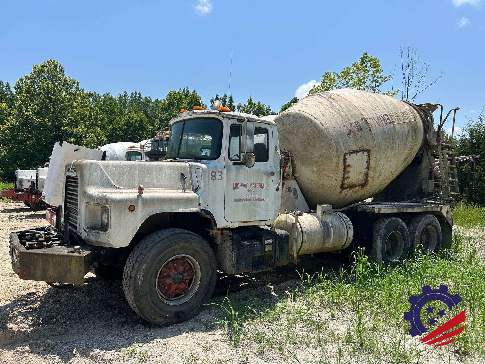 1997 Mack DM690S Equipment Image0