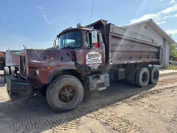 Main image Mack DM690S