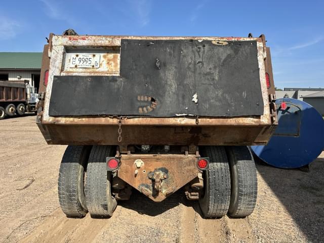 Image of Mack DM690S equipment image 3