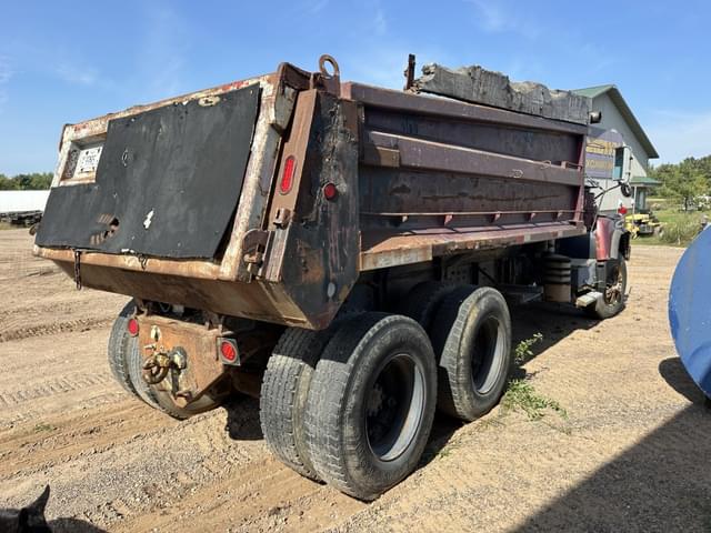 Image of Mack DM690S equipment image 4