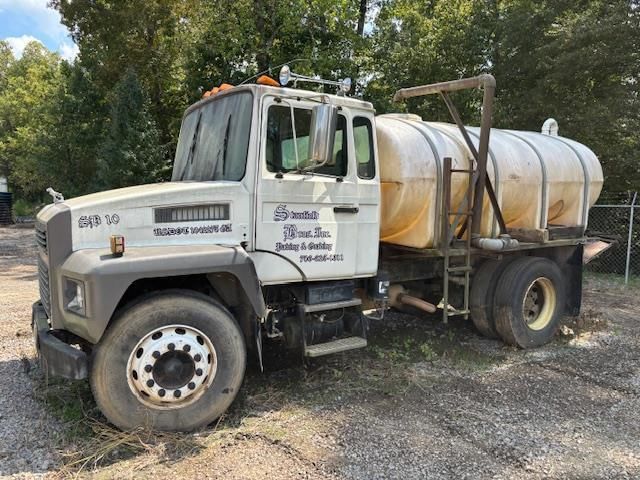 1997 Mack Midliner CS300 Equipment Image0