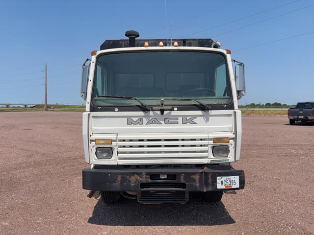 Image of Mack MS200P equipment image 1