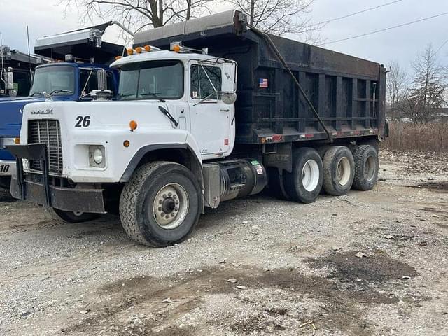 Image of Mack RB688S equipment image 2