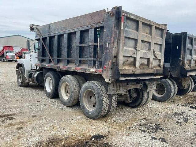 Image of Mack RB688S equipment image 1