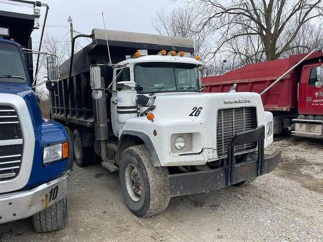 Image of Mack RB688S equipment image 4