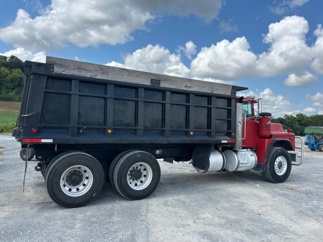 Image of Mack RB688S equipment image 3