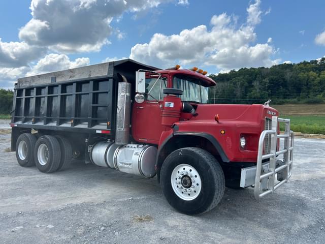 Image of Mack RB688S equipment image 2