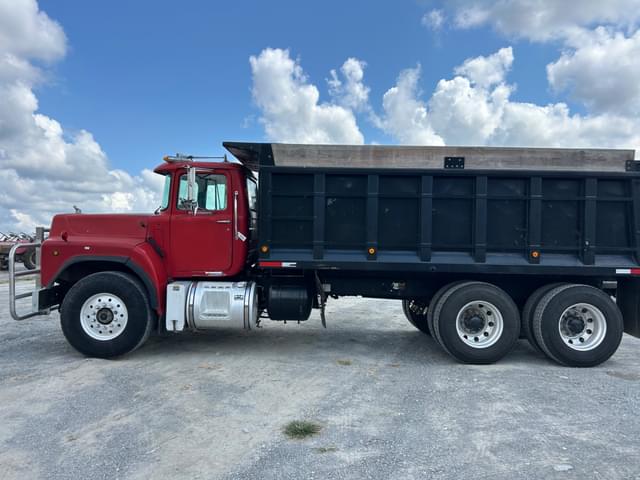 Image of Mack RB688S equipment image 1