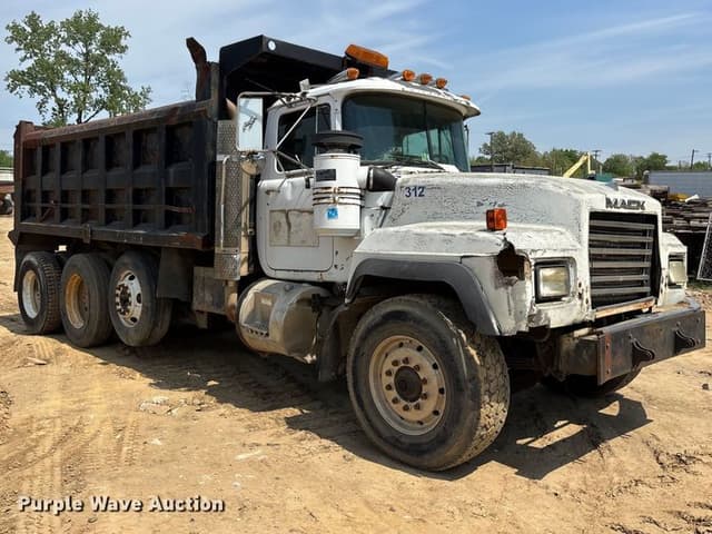 Image of Mack RD688S equipment image 2