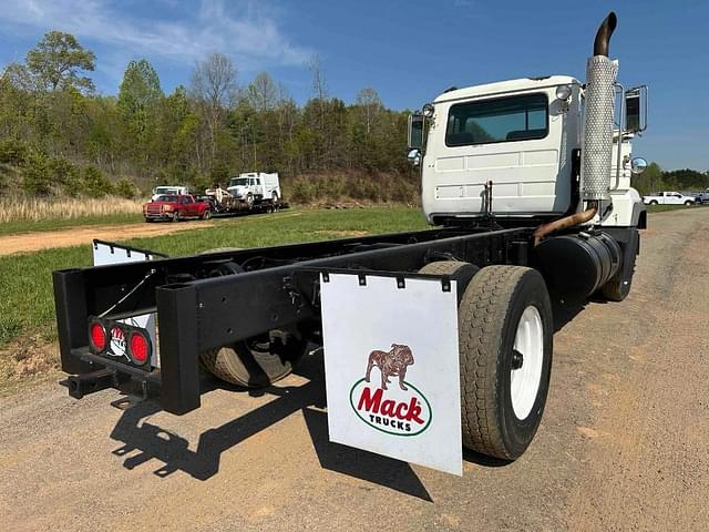 Image of Mack RD688P equipment image 4