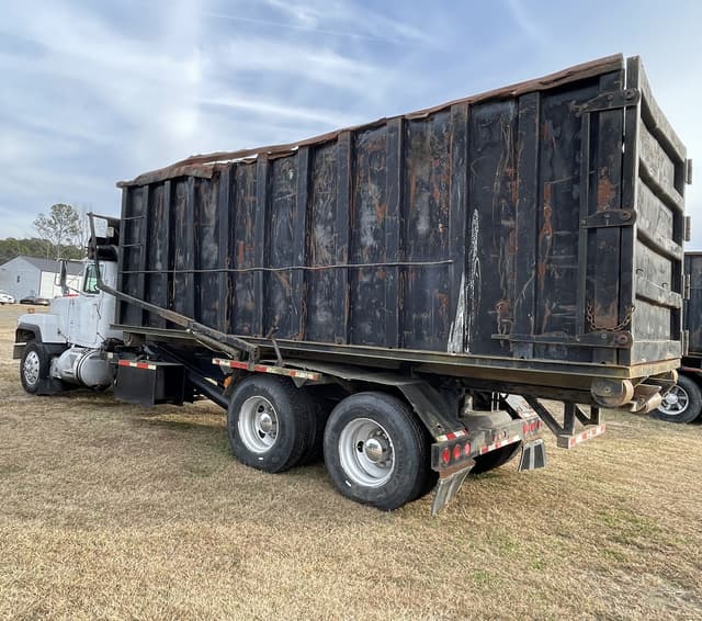 Image of Mack RD688S equipment image 2