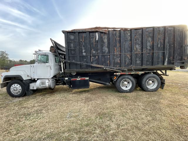 Image of Mack RD688S equipment image 1