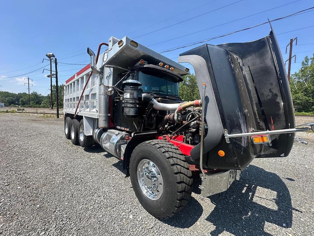 Image of Mack RD688S Primary image