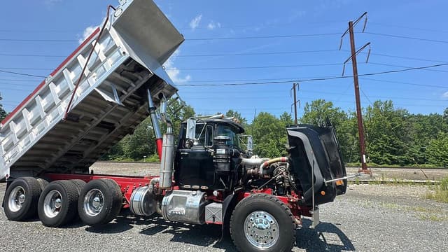 Image of Mack RD688S equipment image 1