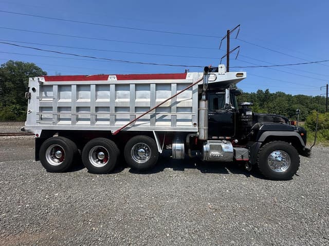 Image of Mack RD688S equipment image 1