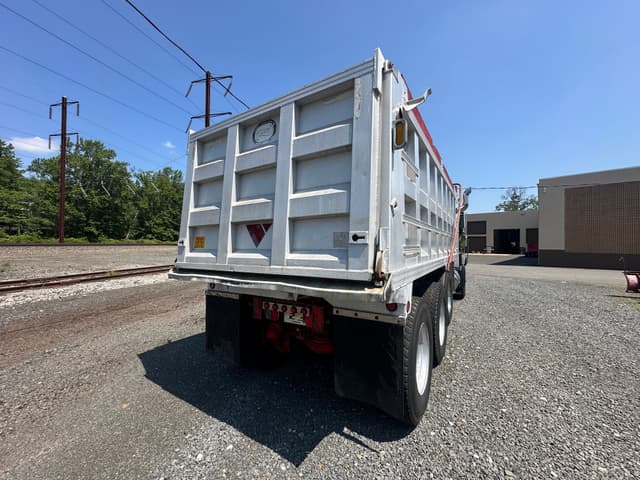 Image of Mack RD688S equipment image 4