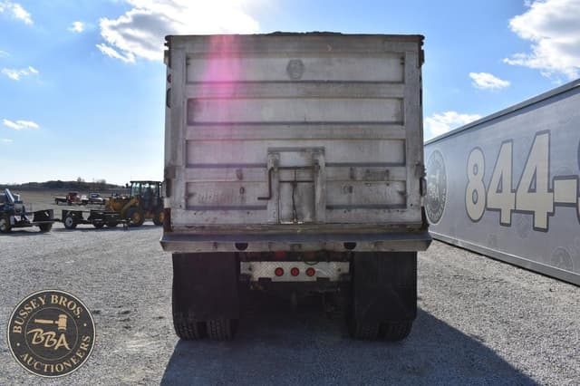 Image of Mack RD688S equipment image 3