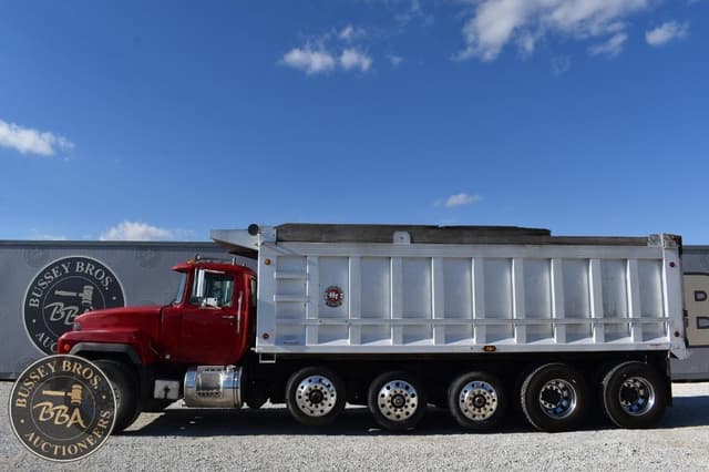 Image of Mack RD688S equipment image 1