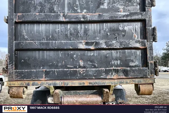 Image of Mack RD688S equipment image 3