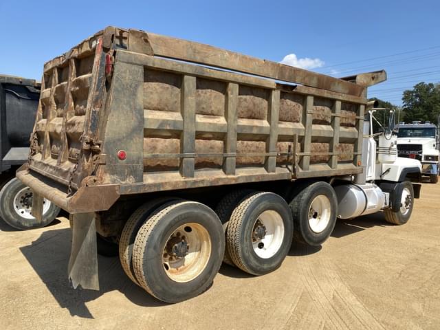 Image of Mack RD688S equipment image 2