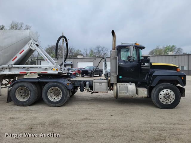 Image of Mack RD688S equipment image 3