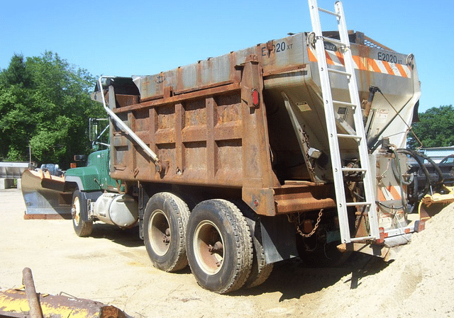 Image of Mack RD688SX equipment image 2