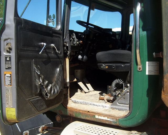 Image of Mack RD688SX equipment image 4