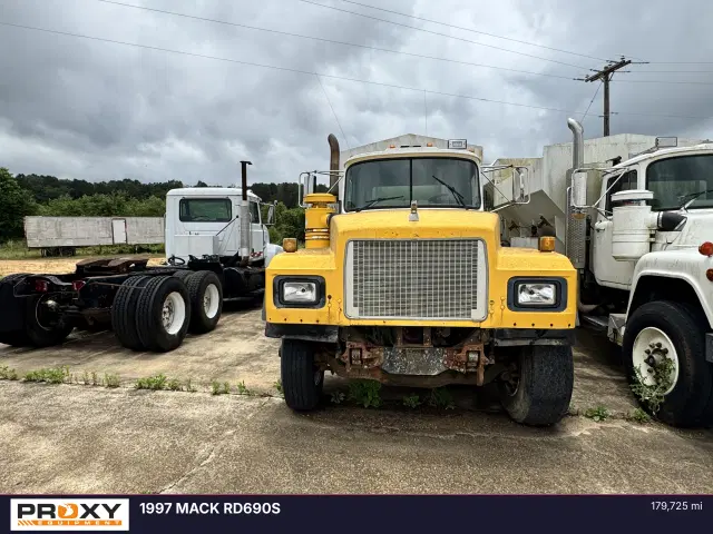 Image of Mack RD690S equipment image 3