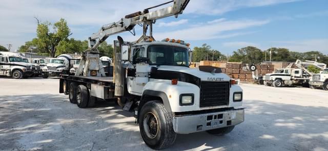 Image of Mack RD690S equipment image 2