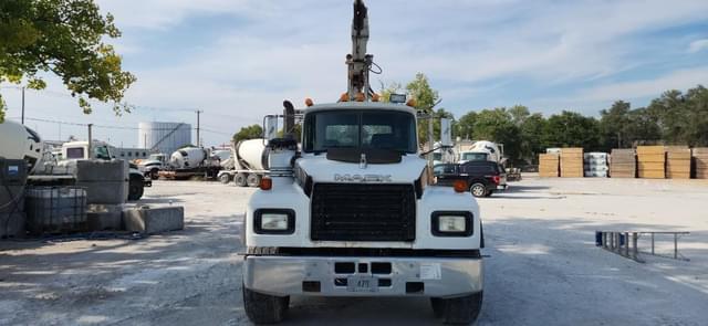Image of Mack RD690S equipment image 1