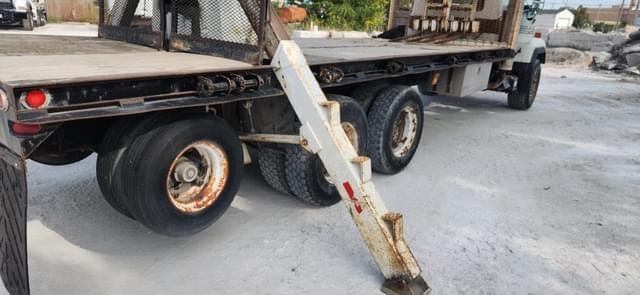 Image of Mack RD690S equipment image 3