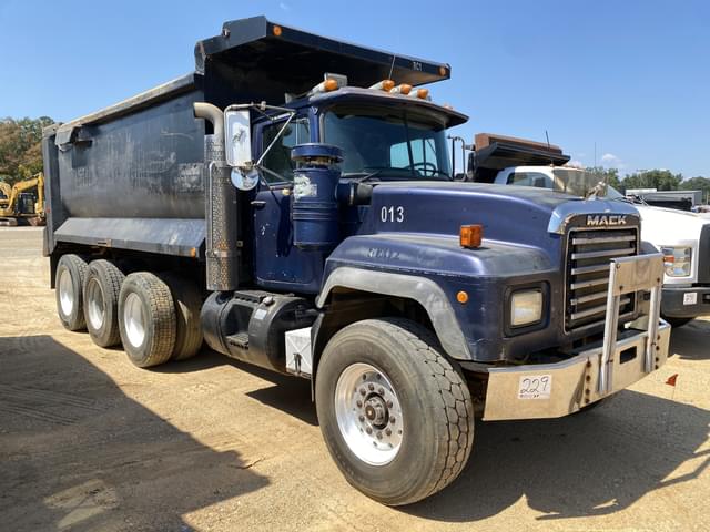 Image of Mack RD690S equipment image 3
