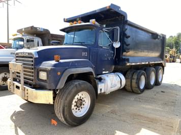 Main image Mack RD690S