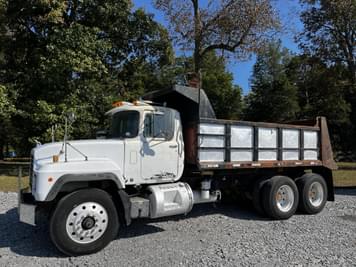 Main image Mack RD690S