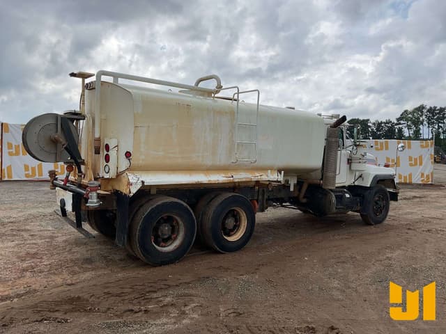 Image of Mack RD690S equipment image 4