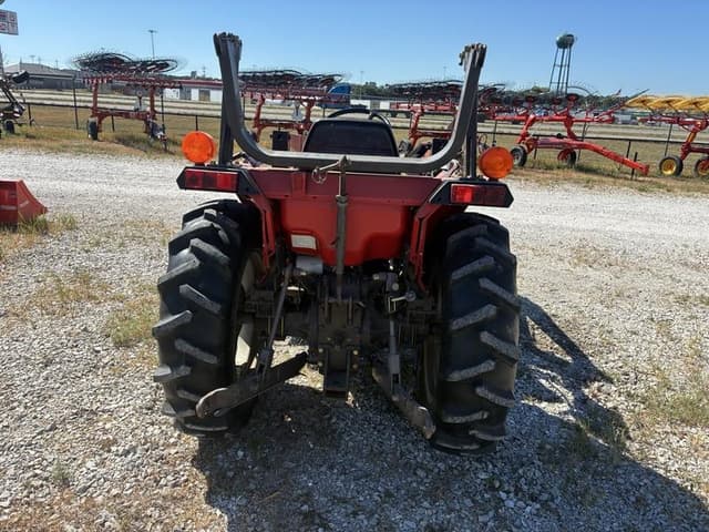 Image of Massey Ferguson 1240 equipment image 2