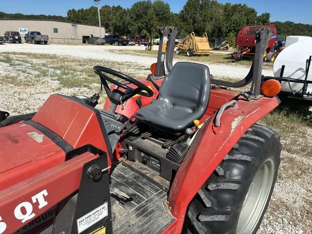 Image of Massey Ferguson 1240 equipment image 3